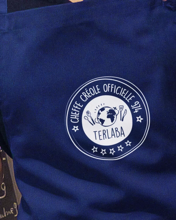 Tablier Bleu Marine – Cheffe Créole Officielle 974 (féminin) – Image 2