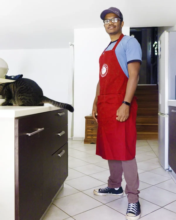 Tablier Rouge – Chef Créole Officiel 974 (masculin)